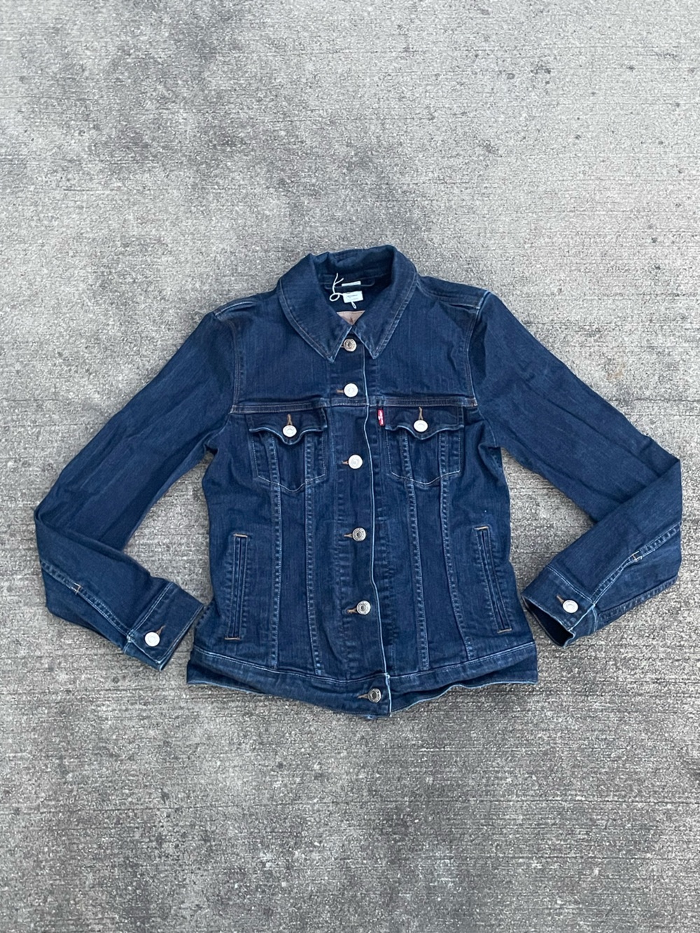 Levi’s Dark Wash Womebs Indigo Blue Denim Jacket